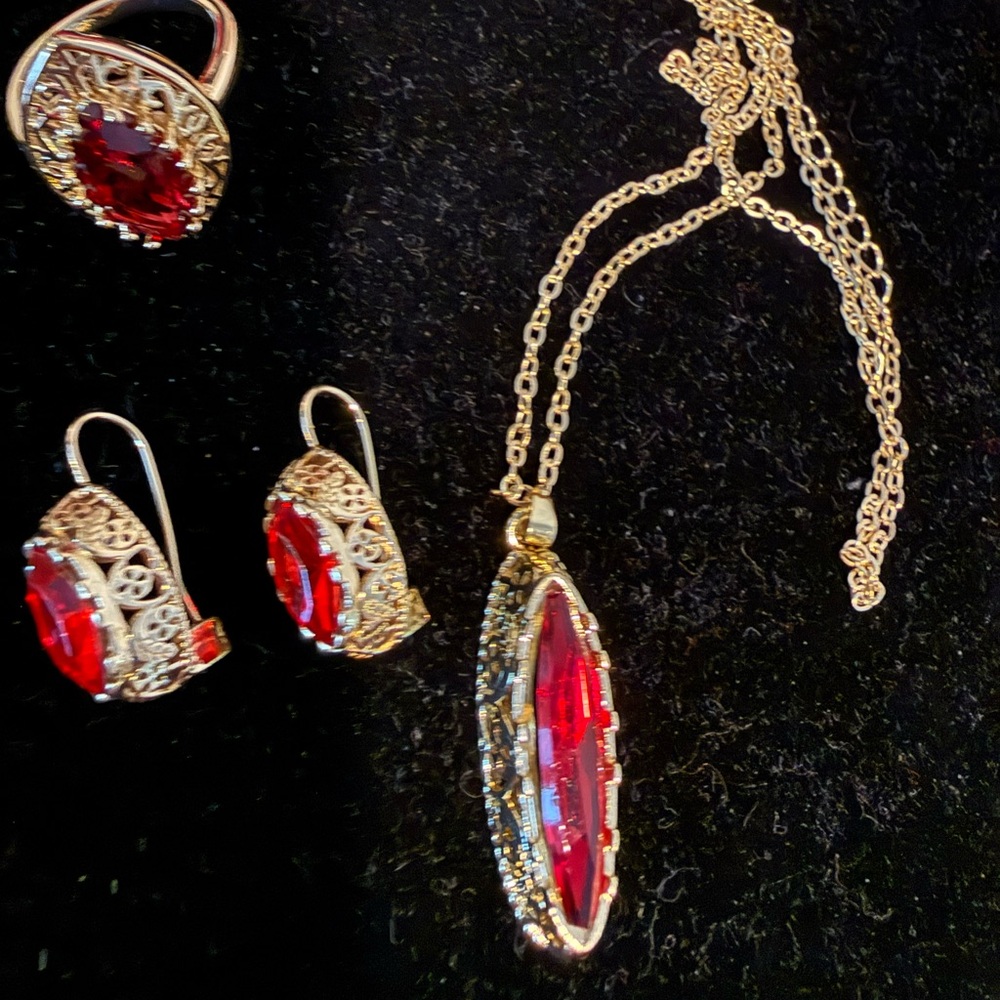 Gold and Red Necklace Set